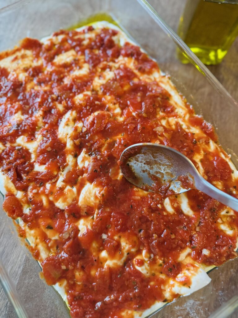 サワードウ フォカッチャピザソースを乗せたところ