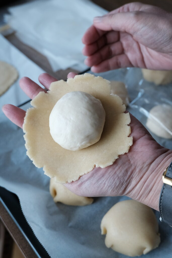 サワードウ メロンパンパン生地をクッキー生地に乗せたところ