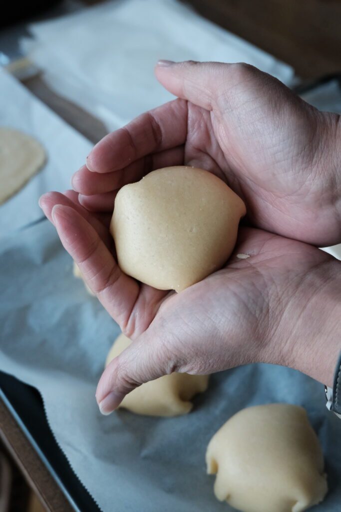 サワードウ メロンパン成形したところ