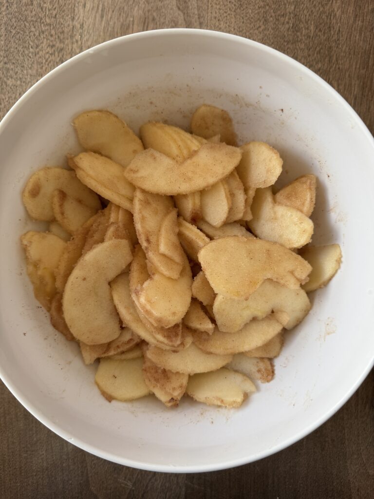 サワードウ アップルパイフィリングを混ぜたところ